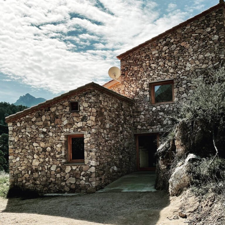 Mas de la Roca Autonomous Farmhouse Mas de la Roca Autonomous Farmhouse
