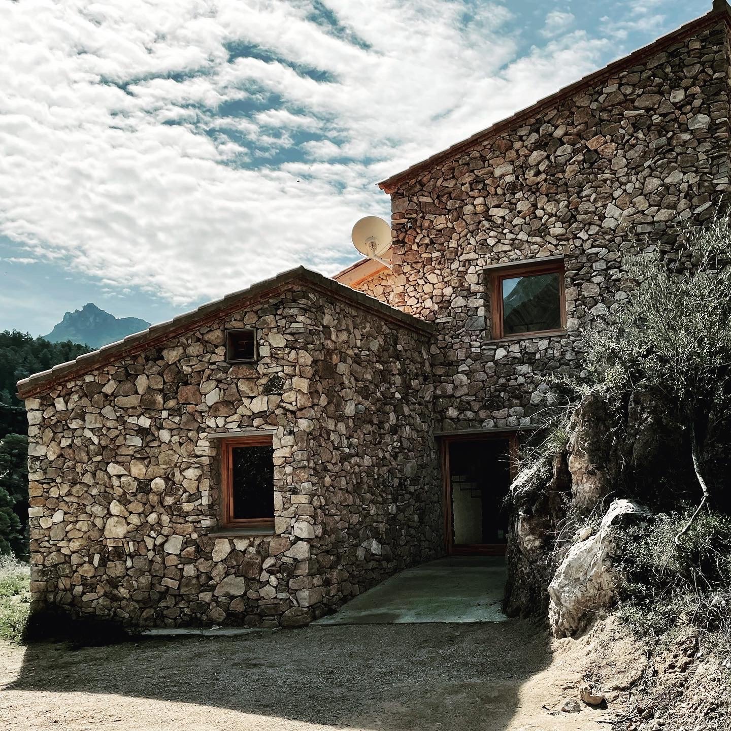 Mas de la Roca Autonomous Farmhouse Mas de la Roca Autonomous Farmhouse