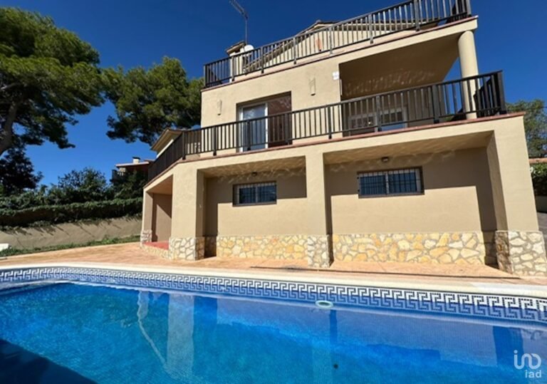 3 bed house les colines