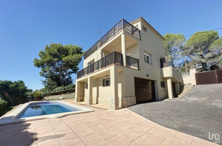 3 bed house les colines