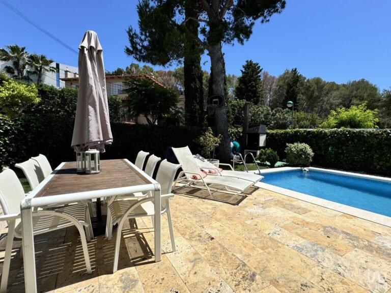 house with poo vallpineda